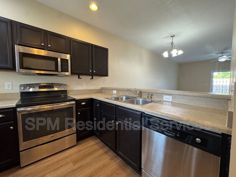 Charming 2 Bed / 2 Bath Townhouse minutes from Carolina Beach property image