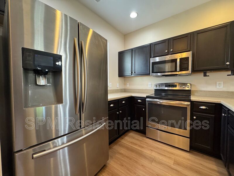 Charming 2 Bed / 2 Bath Townhouse minutes from Carolina Beach property image