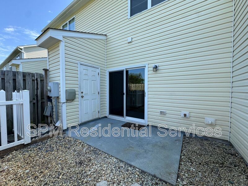 Charming 2 Bed / 2 Bath Townhouse minutes from Carolina Beach property image