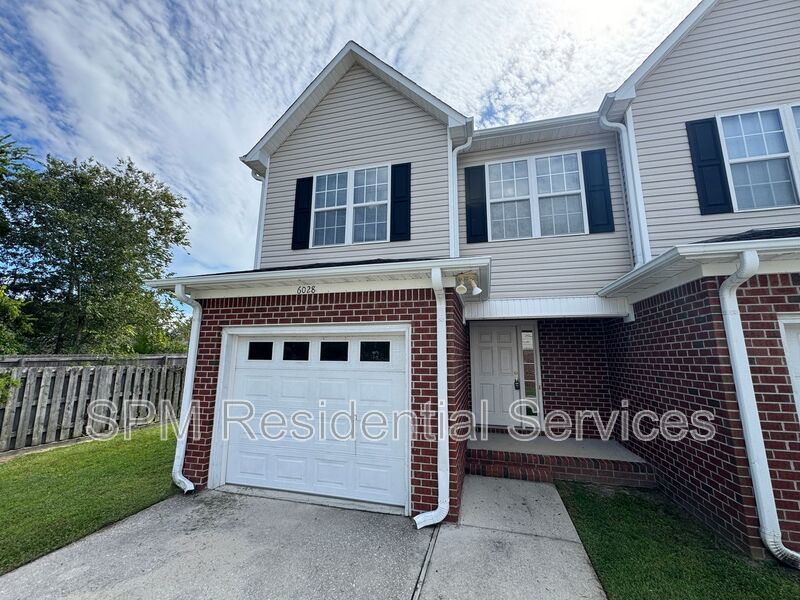 Larson Place - End Unit Townhome, Lawncare included, Minutes to Wrightsville Beach property image