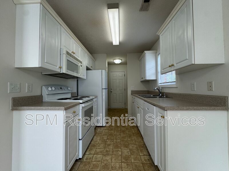 Larson Place - End Unit Townhome, Lawncare included, Minutes to Wrightsville Beach property image