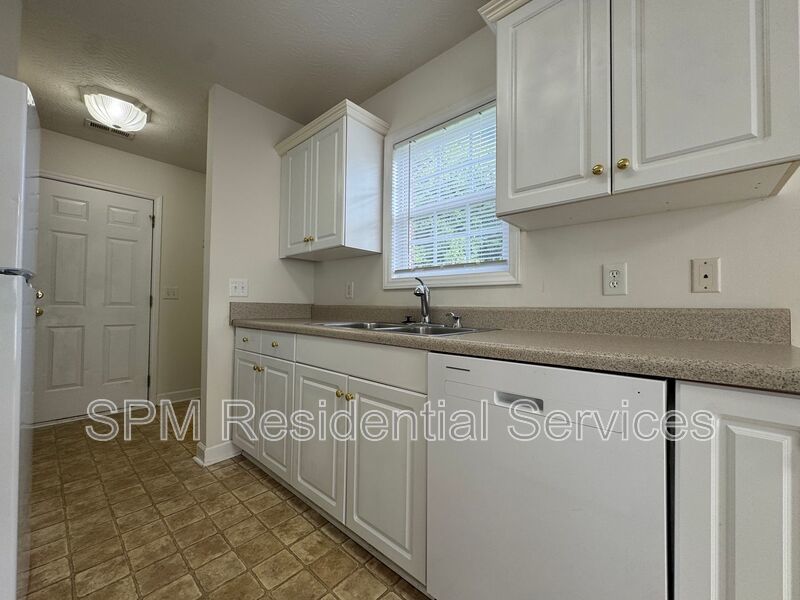 Larson Place - End Unit Townhome, Lawncare included, Minutes to Wrightsville Beach property image