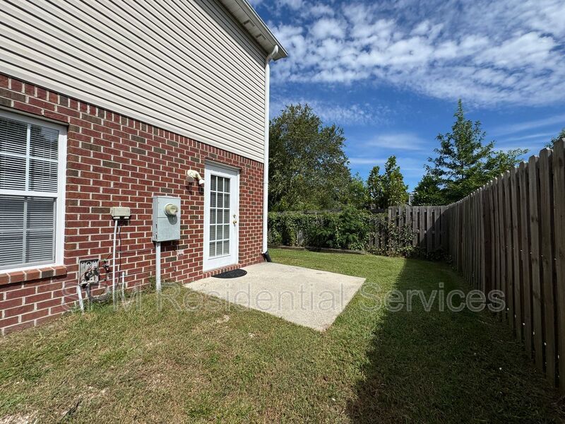 Larson Place - End Unit Townhome, Lawncare included, Minutes to Wrightsville Beach property image